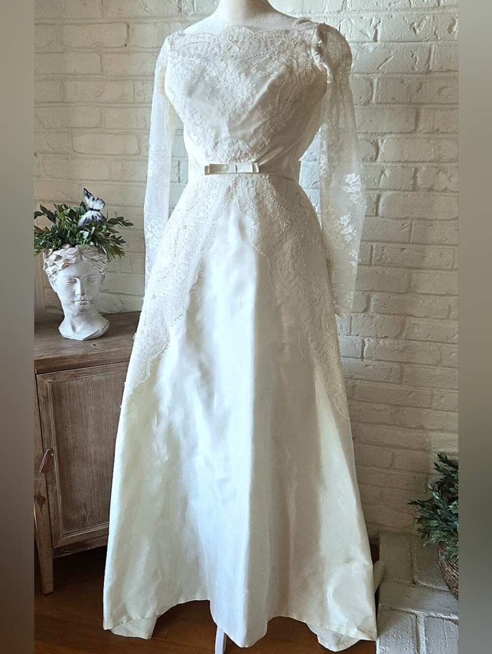 Vtg 50s Lace Wedding Gown With Bow Detail And Beading, Ivory, Xs
